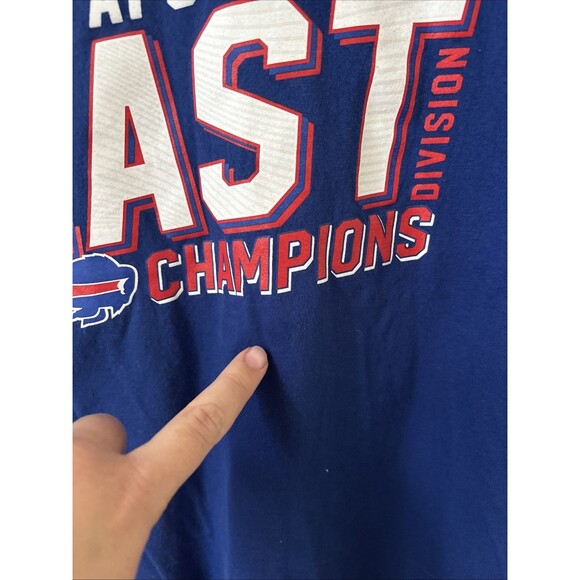 NFL Buffalo Bills Women’s Blue 2022 AFC East Champions T-Shirt Size Medium - Picture 3 of 6